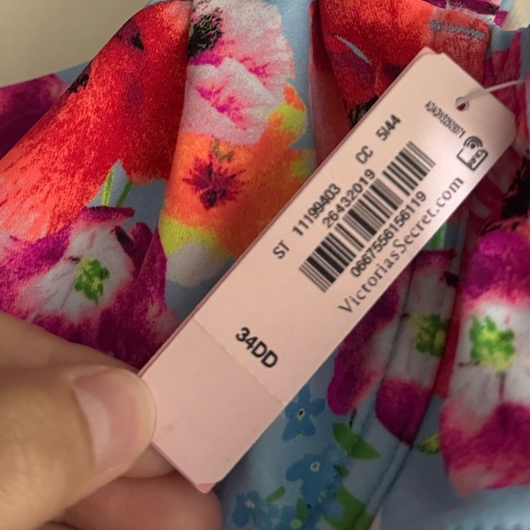 Victoria's Secret Essential Full-Coverage Swim Top - Picture 7 of 7